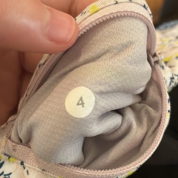 Lululemons Soul Barn Capris Size 4 - Picture 7 of 9